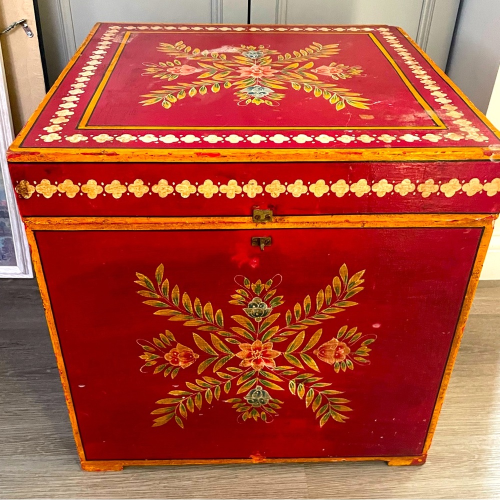 Vintage Moroccan Hand Painted India Decorative Storage Trunk Chest Side Table